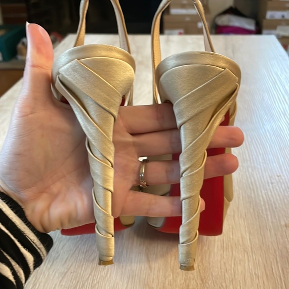 Louboutin Plisseta 140MM Nude Satin - 39 - Picture 6 of 12